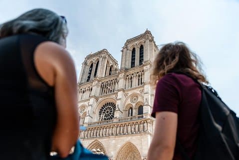 Enjoying Notre Dame - Ph: Sabine Dundure - Robyn Wright