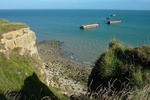 ARROMANCHES-BESSIN-FALAISE-LITTORAL-COTE-MER-DEBARQUEMENT-PONTON-PAYSAGE-124018-CALVADOS-TOURISME-LIBRE