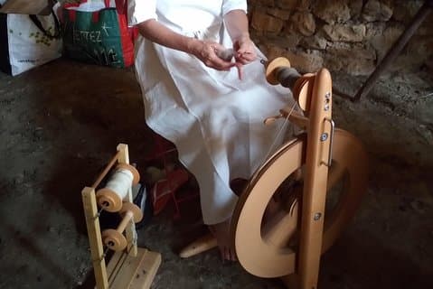 Introduction to spinning local wool on a traditional spinning wheel