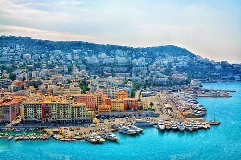 Discover the beauty of old district of Nice walking tour