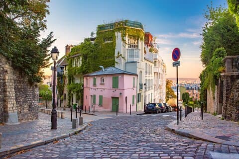 Private tour of Paris's hidden highlights with a local