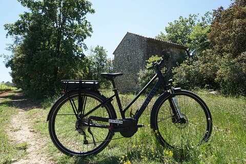Full day E-Bike rental in the Alpilles