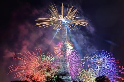 Half-Day Paris Private Vintage Car Tour with River Cruise and hotel pick up