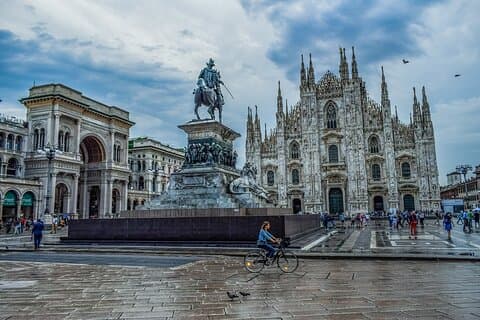 Private Transfer From Nice to Milan With a 2 Hour Stop in Genoa