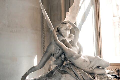 Private Walking Tour with Louvre Museum & Tuileries with Pickup