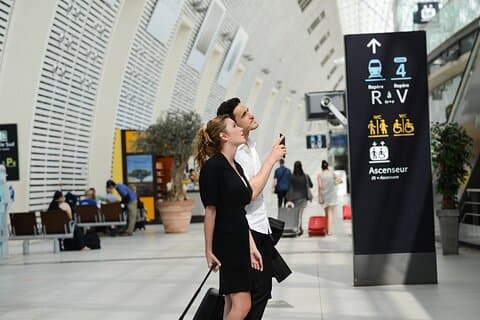 Paris airport taxi from CDG and ORY airports and the city center