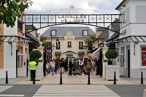 Private Shopping Tour from Paris to La Vallee Village