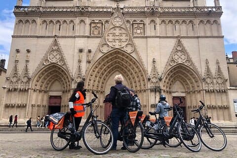 2.5h Guided Bike Tour of Lyon Old Town with a Local Guide