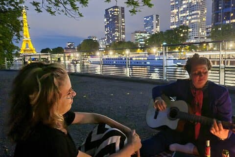 Enjoy a journey through the history of french chanson with live music!