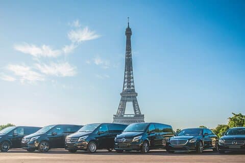 With Elite Turismo Paris, you will have a lot of comfort, convenience and safety, as well as cars equipped with chargers, amenities, water and bilingual Portuguese/French or French/English drivers.