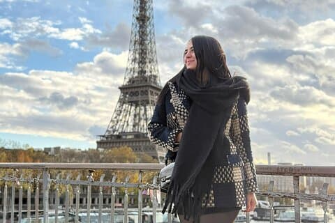 Paris Private Vehicle Tour with Driver-Guide in Spanish