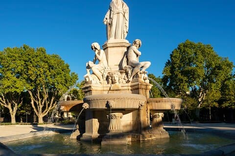 Explore Nîmes in 60 minutes with a Local