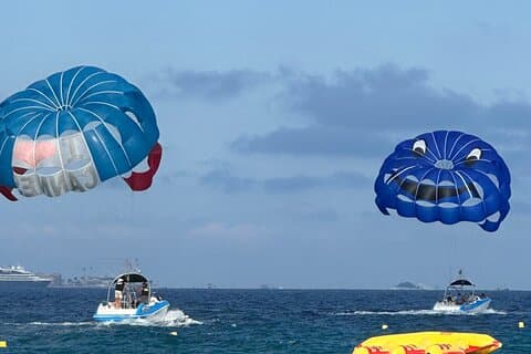 Flight EN Parachute Ascent DE la Baie de Cannes