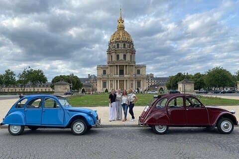 Explore Paris in a classic Citroën 2CV – private guided tour through iconic landmarks, hidden gems & Parisian charm. #Paris2CV #ClassicCarTour #ParisSightseeing #VintageParis