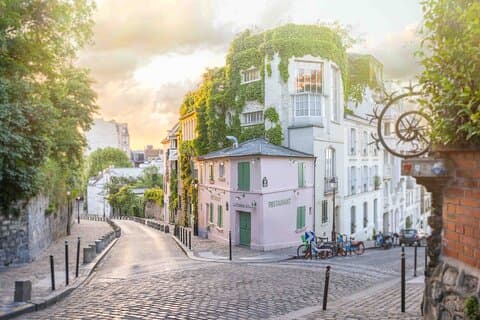 Montmartre Walking Tour: Sacré-Cœur, Hidden Gems, Panoramic Views