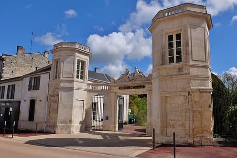 Discover the Heritage of Cognac on a Private Tour from Bordeaux