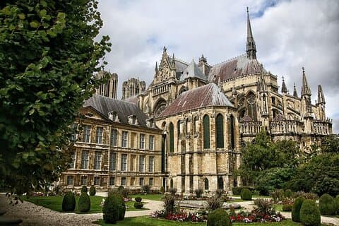 Reims Walking Tour: Self-Guided City Game