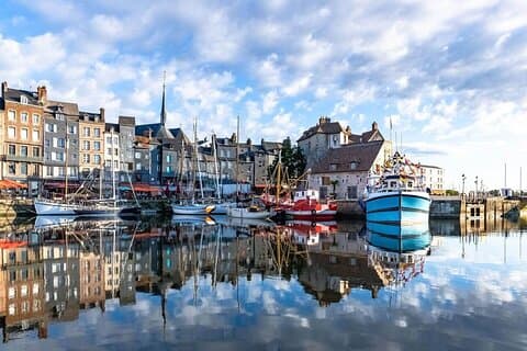 Hello Honfleur: Private 2-Hour Intro City Walk with Local Guide
