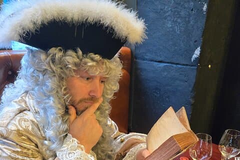 Lunch and Dinner immersive around history