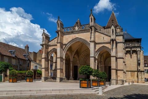 Hello Beaune: Private 2-Hour Intro City Walk with Local Guide