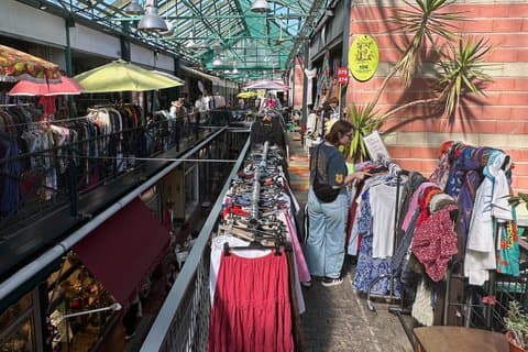 flee market tour and shopping