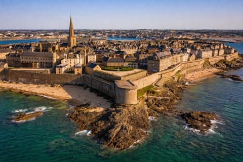 From Paris to Saint Malo and Dinard Private Coastal Day Trip