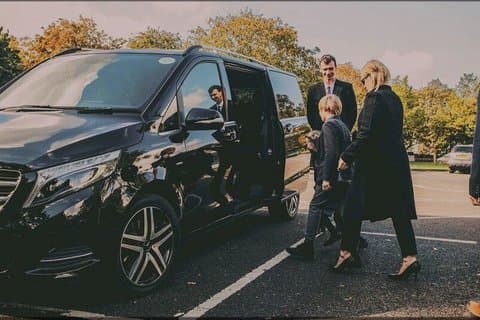 Private Transfer between Paris and CDG or Orly Airport