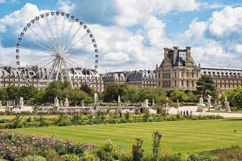 Louvre Museum Exterior Private Guided Tour with Orsay and Seine