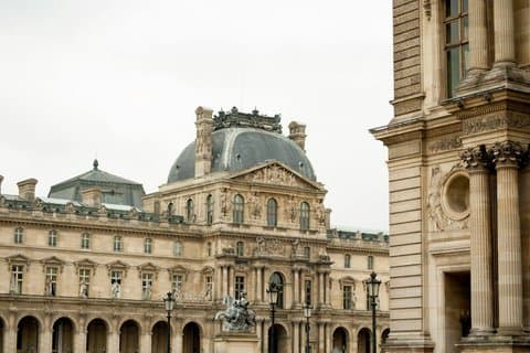 Private Paris 3 Hours City Tour by Minivan with Champagne