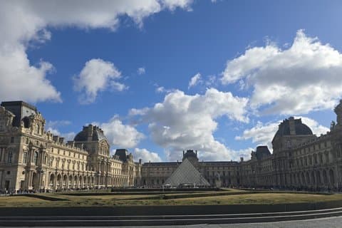 Exterior Tour of the Louvre and the Tuileries Garden