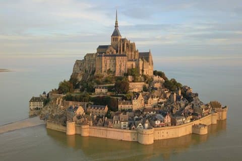 Mont Saint Michel Private Guided Tour with Abbey Entry