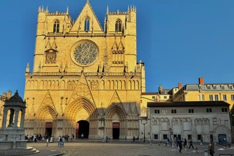 Lyon: Hidden Traboules and Old Town Private Walking Tour