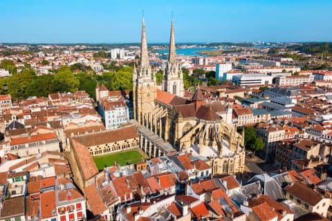 Hello Bayonne: Private 2-Hour Intro City Walk with Local Guide