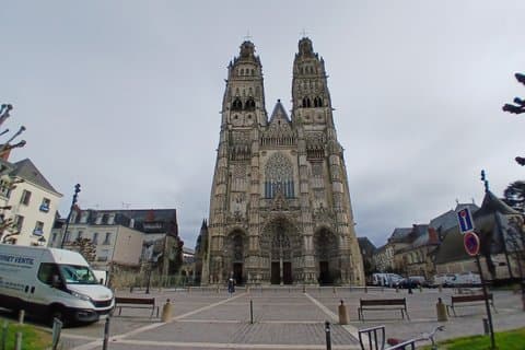 Tours: Private Walking Tour on Saint Martin and the Middle Ages