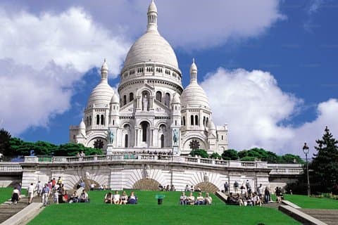 Sacre Coeur Basilica and Montmartre Small Group Guided Tour