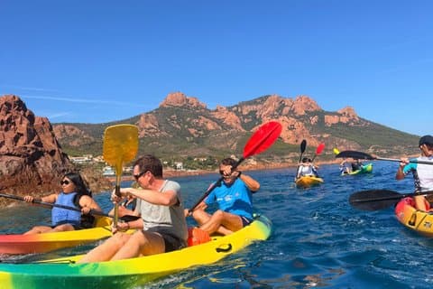 Saint-Raphaël: Guided Kayak Tour of the Esterel Calanques