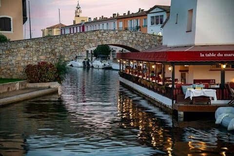 Discover Private Saint Tropez and Port Grimaud Tour