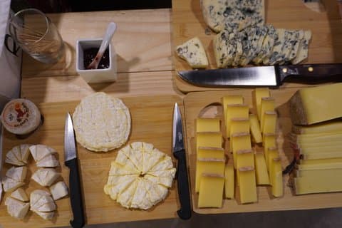 Lyon wine and cheese pairing workshop with a sommelier