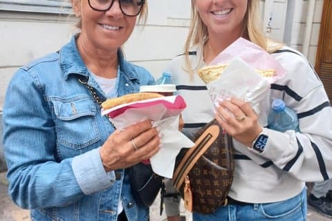 Private tour with Crepes Chocolates and Macarons in Montmartre