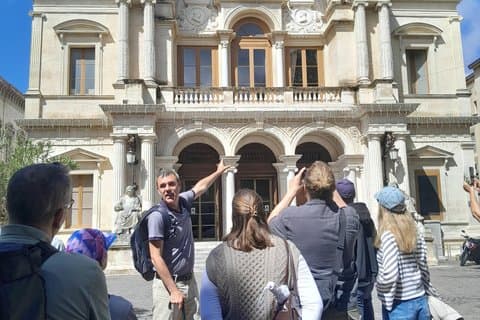 Avignon : walking tour of the most see-sights and hidden gems