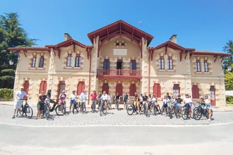 From Bordeaux: Médoc Gravel Bike Tour & French Picnic