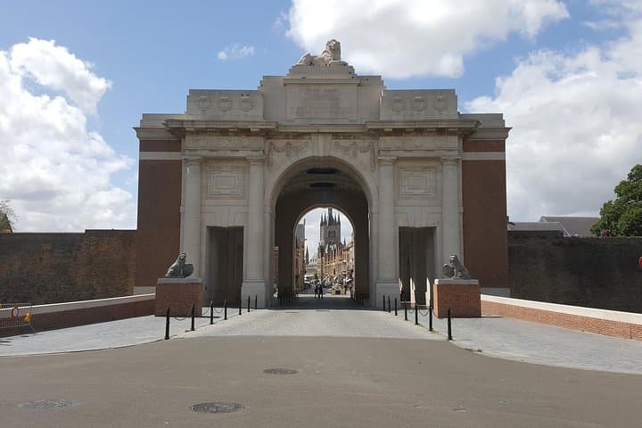 Private Canadian WW1 Vimy & Somme Battlefield Tour from Arras or Lille
