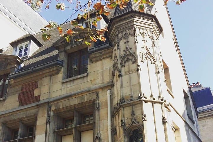 Marais District 2-Hour Private Walking Tour in Paris
