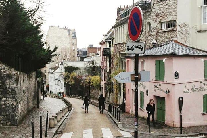 Montmartre & Sacré Coeur Private Historical 2-Hour Walking Tour in Paris