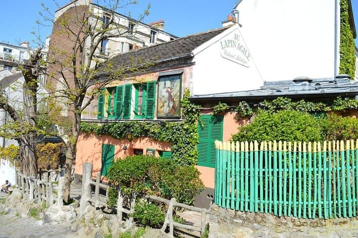 Montmartre & Sacré Coeur Private Historical 2-Hour Walking Tour in Paris