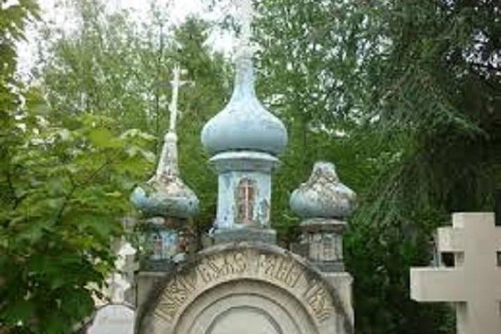 Russian cemetery of Sainte Geneviève des Bois (from your hotel in Paris)