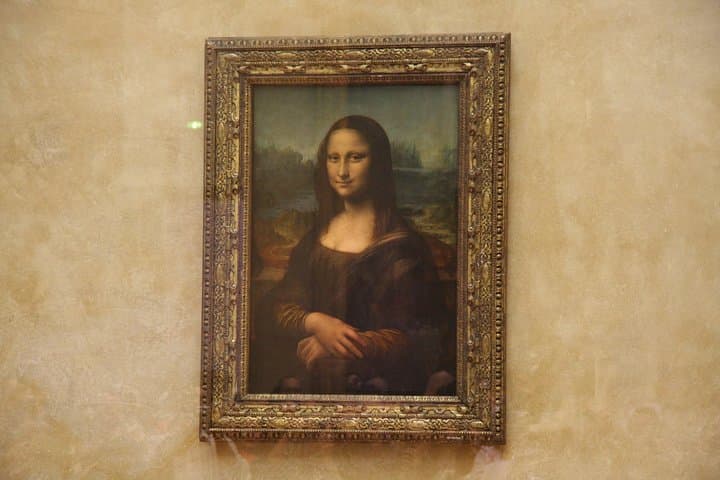 Louvre Museum Private 2-h Tour on Italian Art and masterpieces