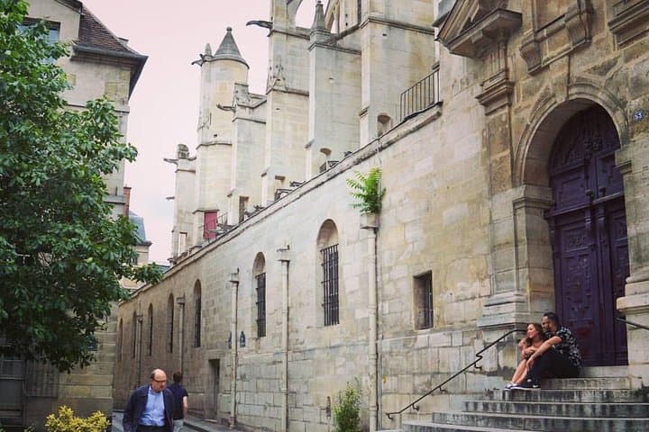 Latin District 2-Hour Private Tour: from the Middle Ages to Midnight in Paris