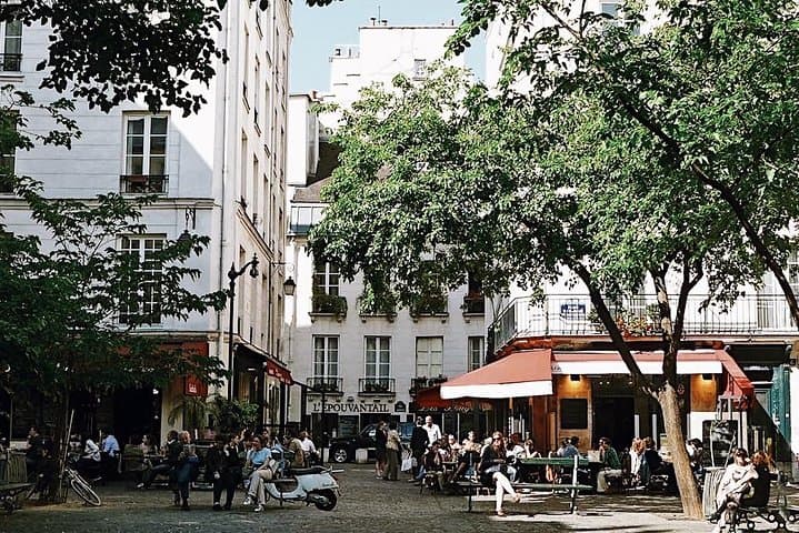Marais District and Jewish Quarter Exclusive Guided Walking Tour