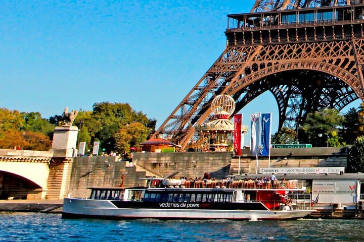 Paris Sightseeing Tour with Seine River Cruise from Disneyland®